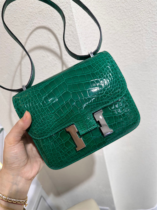  graceful structured bag detail view showing craftsmanship 26