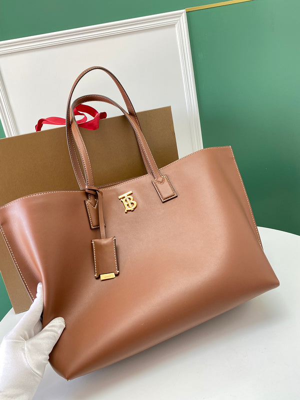 Elegant Vegan Leather Handbag - Refined Silhouette | Women's Everyday Carry Handbag #1117 - hardware and detail close-up (image 5) of designer-inspired handbag
