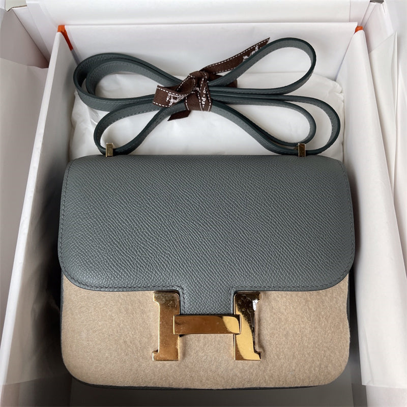  Effortless satchel front view