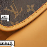  Graceful shoulder bag carried on shoulder 34