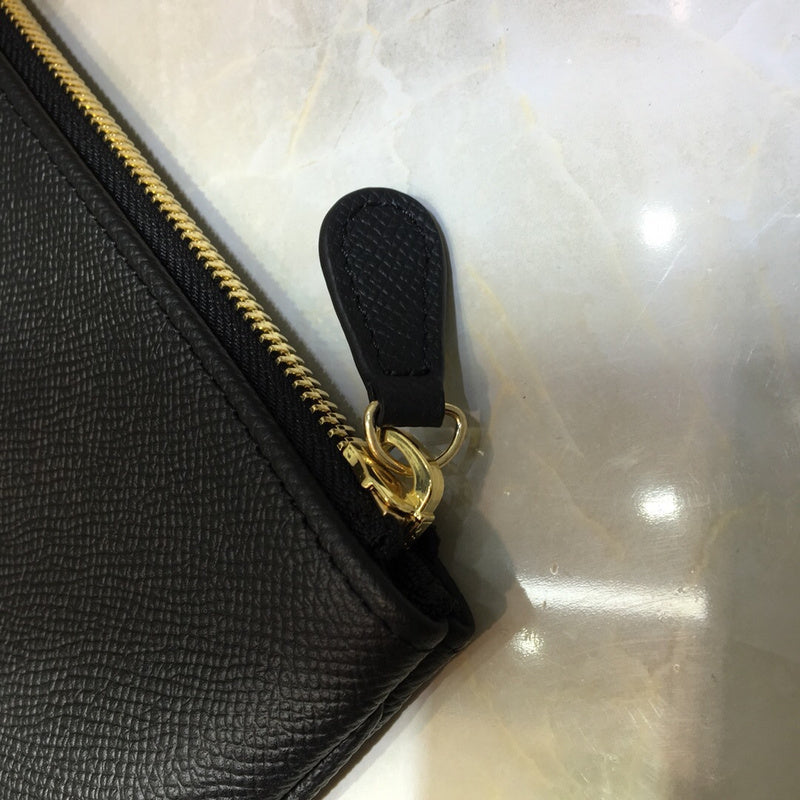 Timeless Faux Leather Handbag - Chic Everyday Appeal | Women's Luxury Handbag #1034 - texture close-up (image 9) of designer-inspired handbag