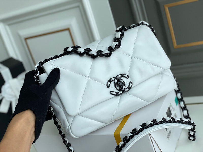  women's handbag, mid design, view 1