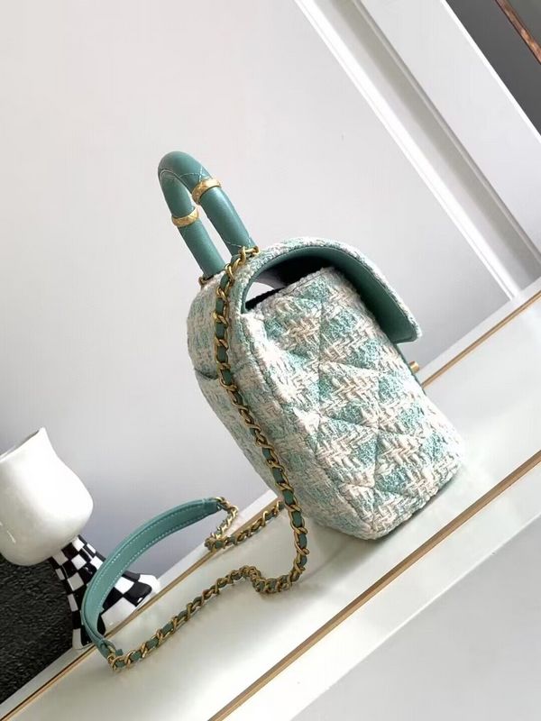  handbag, compact everyday style, image 3