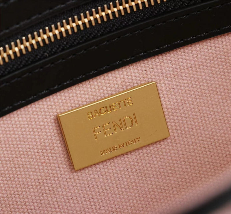 Ziva's Charm handbag – detail view (Standard Size)