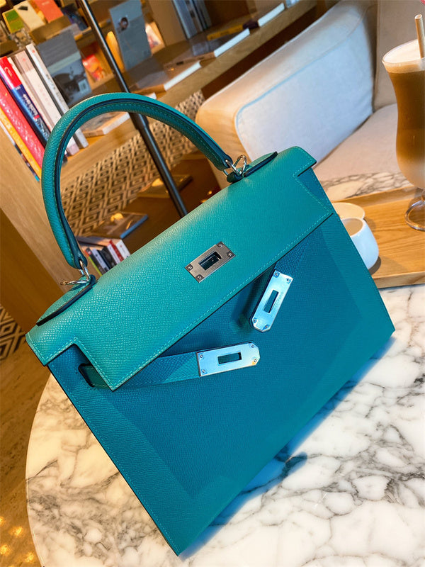 Effortless handbag styled for everyday wear