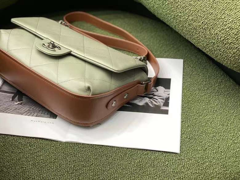  spacious purse view 8