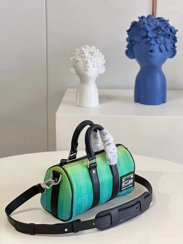 Handle and strap detail of everyday-luxe refined women's handbag – women's luxury handbag