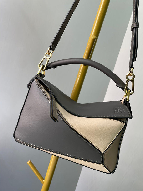 Ziva's Charm handbag – interior view (24cm*16.5cm*10.5cm)