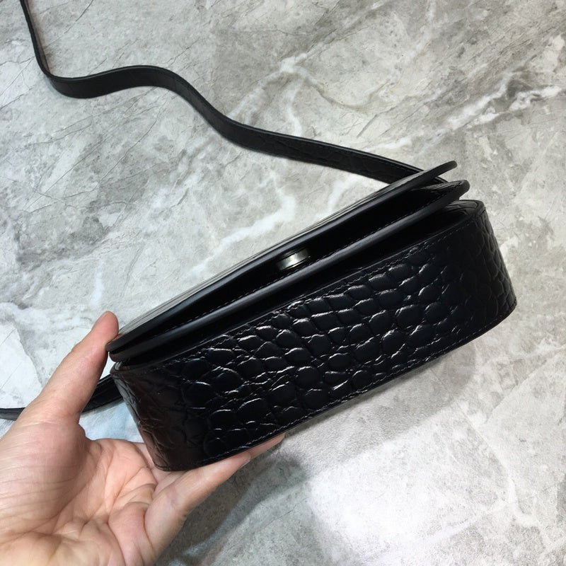 Refined Faux Leather Handbag - Versatile Everyday Design | Women's Fashion Handbag #822 - hardware and detail close-up (image 5) of designer-inspired handbag