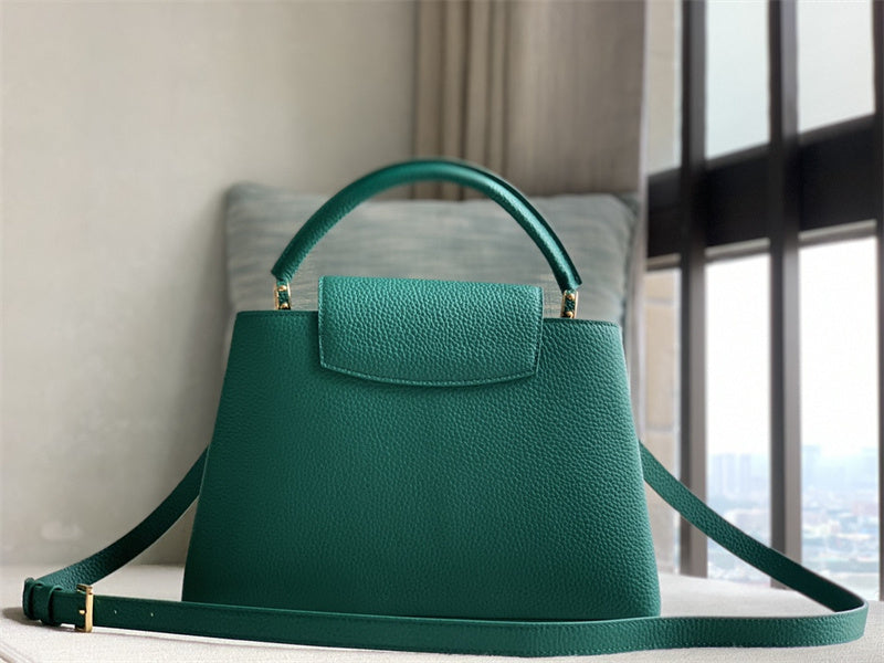  structured bag interior and compartment view 39