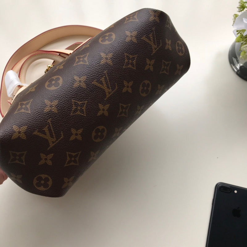 Close-up detail of statement refined women's handbag – women's everyday handbag