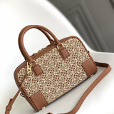  Versatile shopper bag carried on shoulder