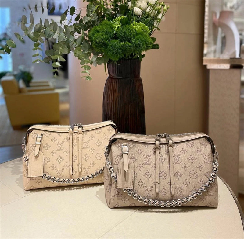  Classic structured bag front view 19