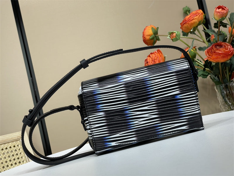  Effortless top-handle bag carried on shoulder