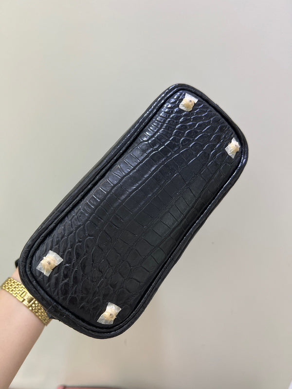 Interior view of effortless premium bag