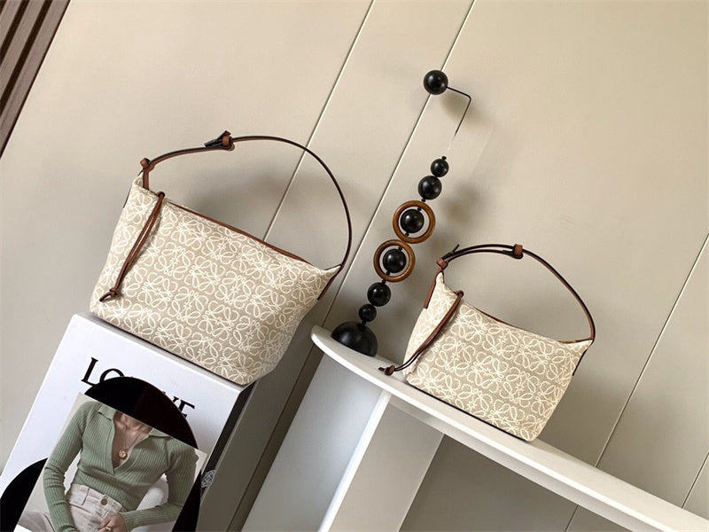 Ziva's Charm handbag – product shot (21cm*17cm*13cm)