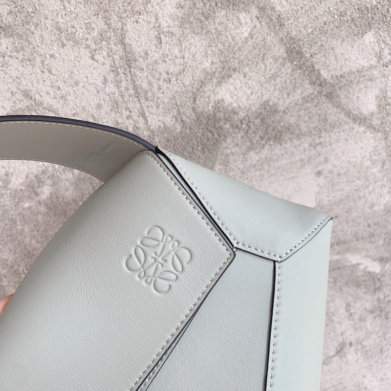 Ziva's Charm handbag – detail view (28cm*12cm*11cm)