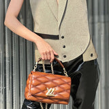  Sophisticated shoulder bag front view 13