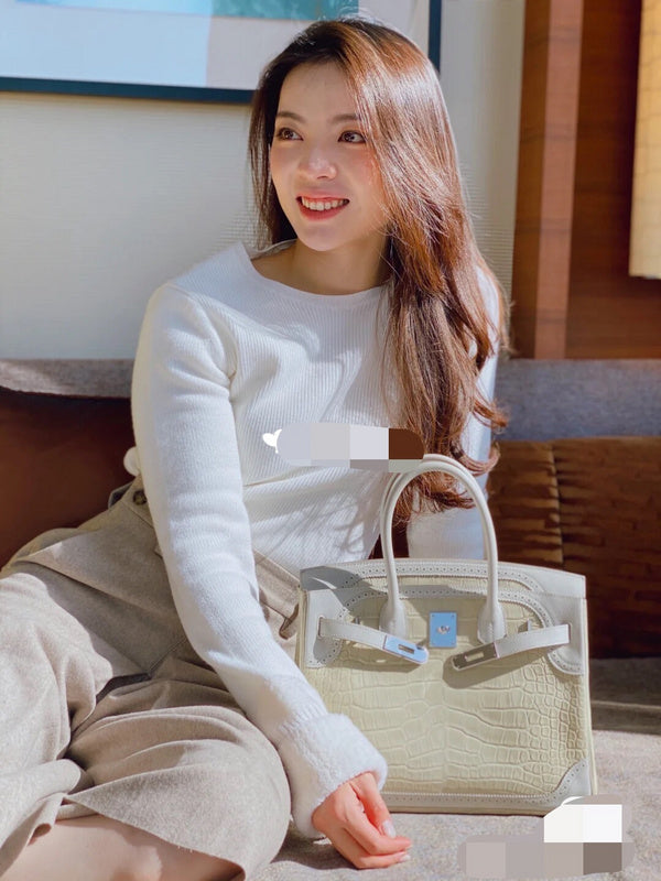 Side view of everyday-ready structured handbag