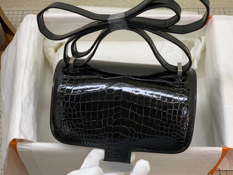 Balanced handbag styled for everyday wear