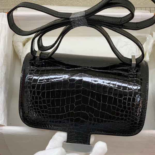 Balanced handbag styled for everyday wear