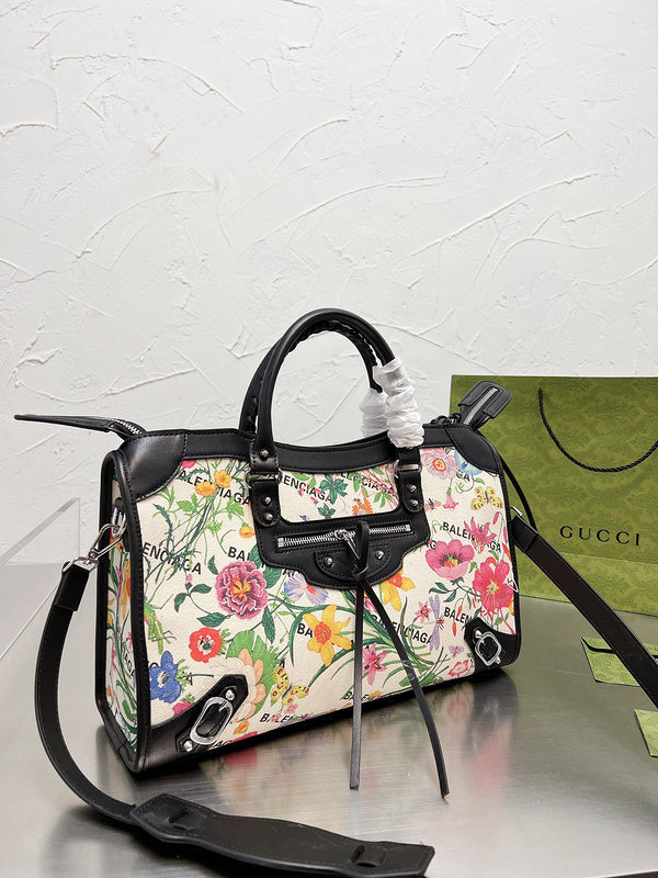 Ziva's Charm handbag – close-up view (one versatile size)