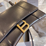 Ziva's Charm handbag – close-up view (one versatile size)