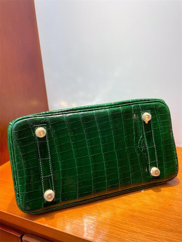 Modern top-handle bag front view 7
