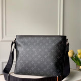 Side profile of everyday-luxe signature women's handbag – women's statement bag