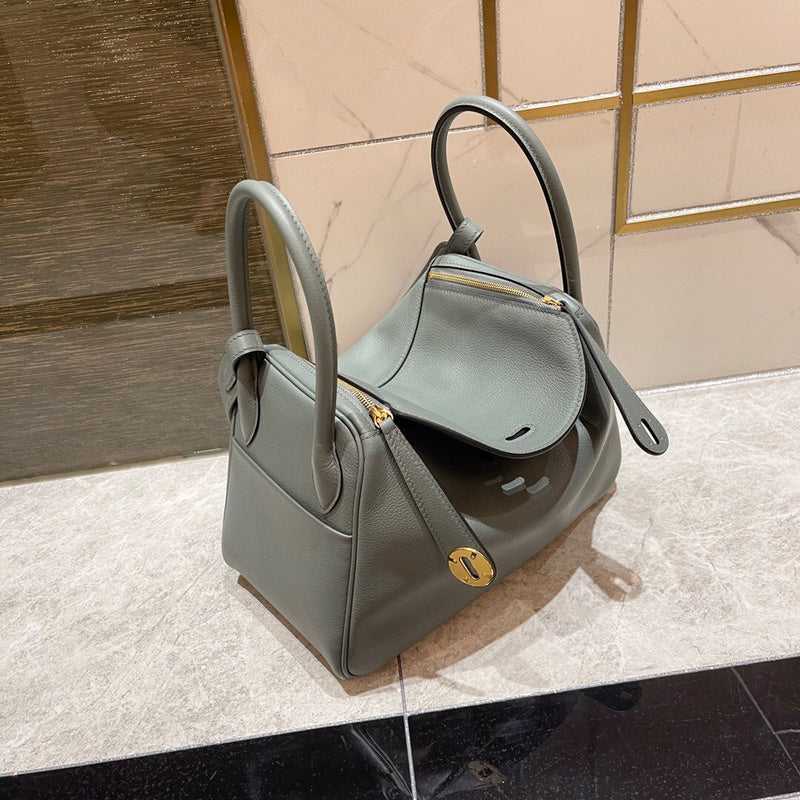 Effortless handbag styled for everyday wear