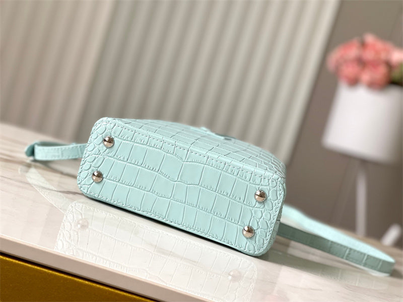  timeless everyday bag styled with outfit 36