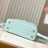  timeless everyday bag styled with outfit 36