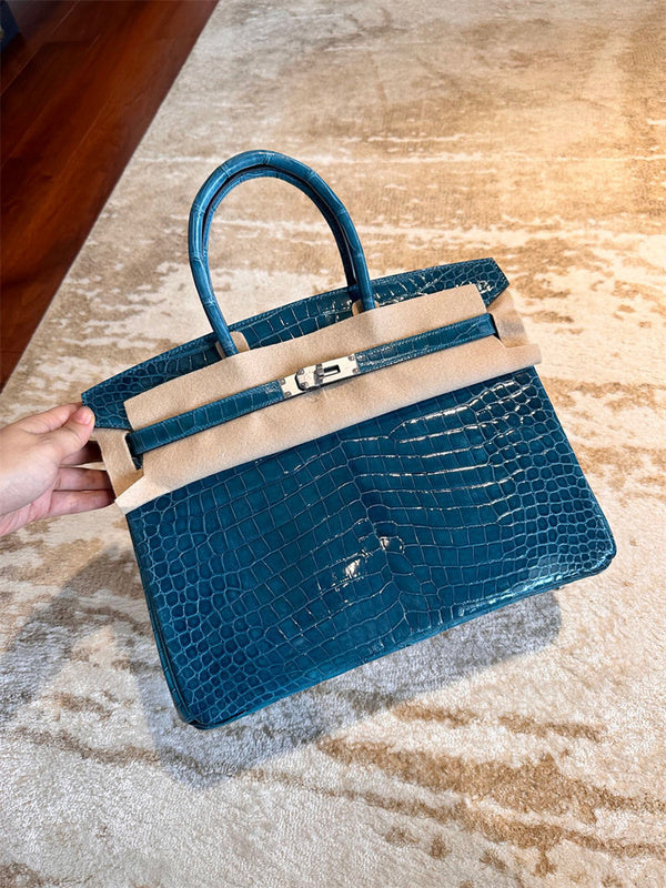  Timeless tote bag front view