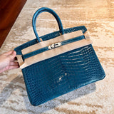  Timeless tote bag front view
