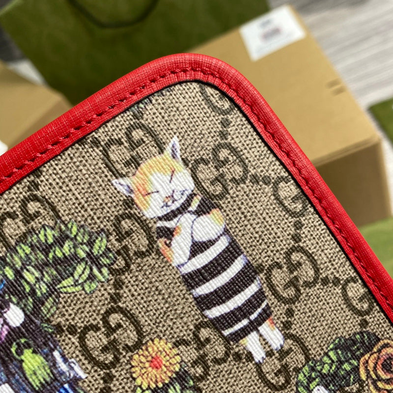 Back view of everyday-luxe premium women's handbag – women's luxury accessory