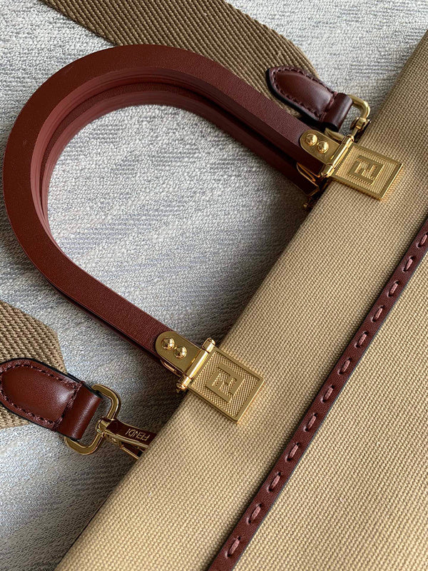 Ziva's Charm handbag – interior view (35cm*31cm*17cm)
