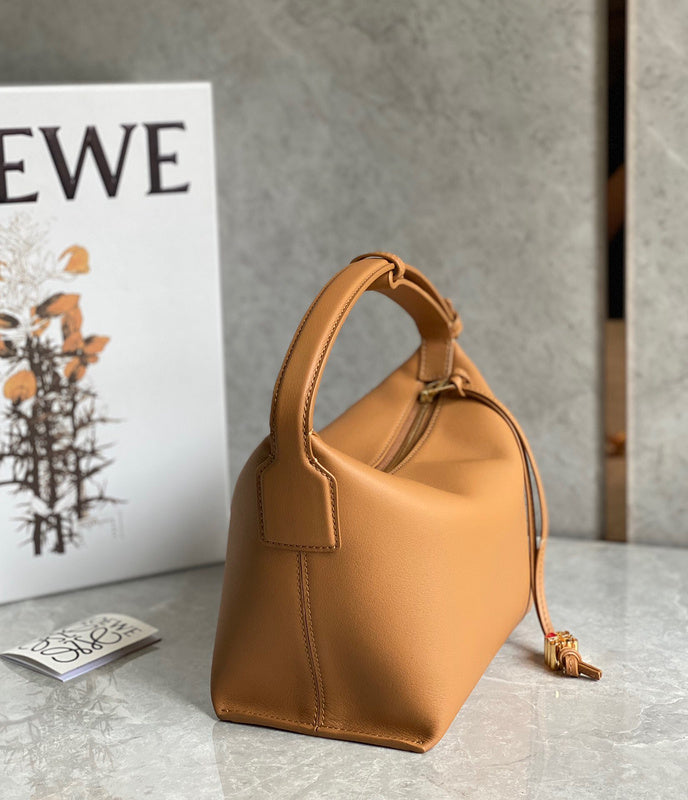 Ziva's Charm handbag – full view (20.5cm*17cm*12.5cm)