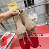 Front view of Roger Vivier luxury piece style No.065