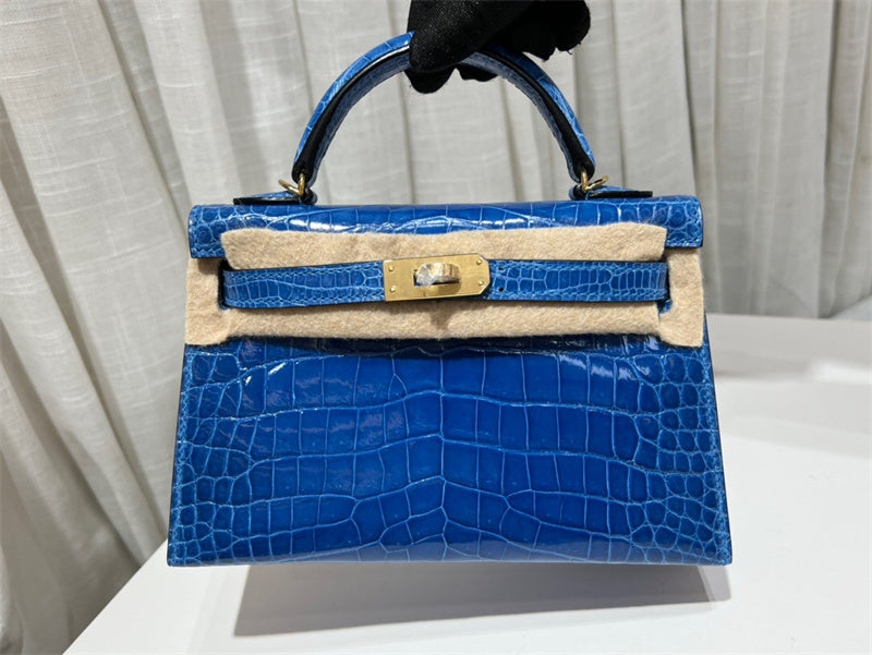  shopper bag interior and compartment view 15