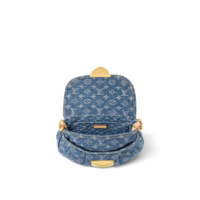  Clean-Lined everyday bag front view 7