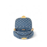  Clean-Lined everyday bag front view 7