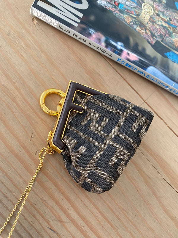 Ziva's Charm handbag – close-up view (11.5cm*10cm*5.5cm)