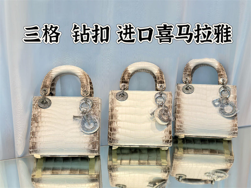  tote bag close-up of hardware and finish