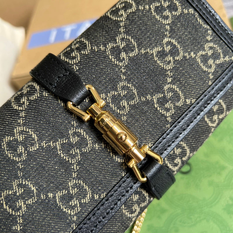 Handle and strap detail of chic polished women's handbag – women's luxury accessory