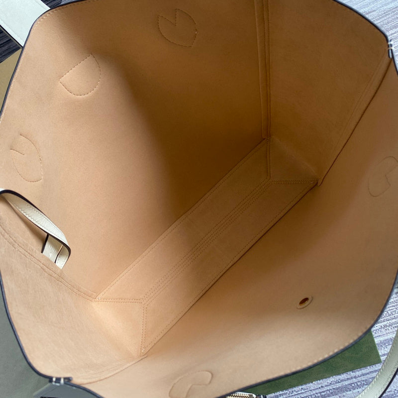Close-up detail of modern classic women's handbag – women's luxury handbag