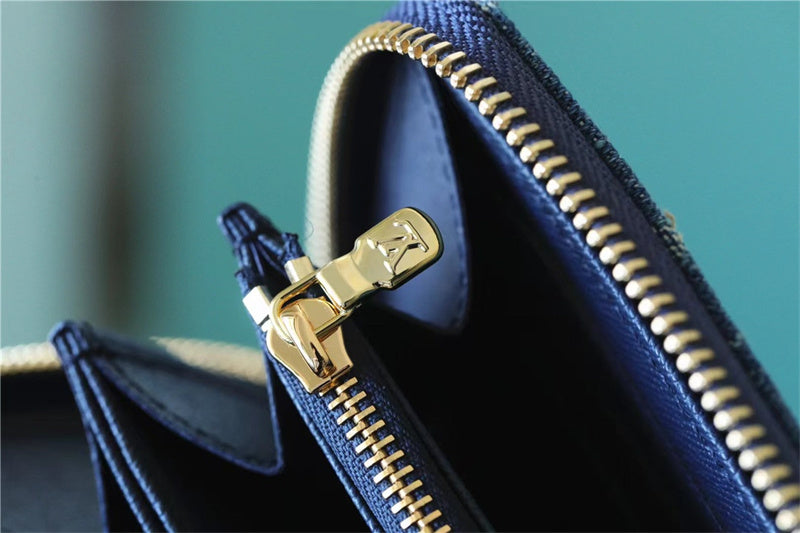  Statement crossbody bag front view 7