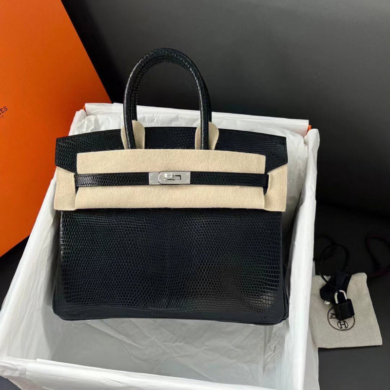 Crisp handbag styled for everyday wear
