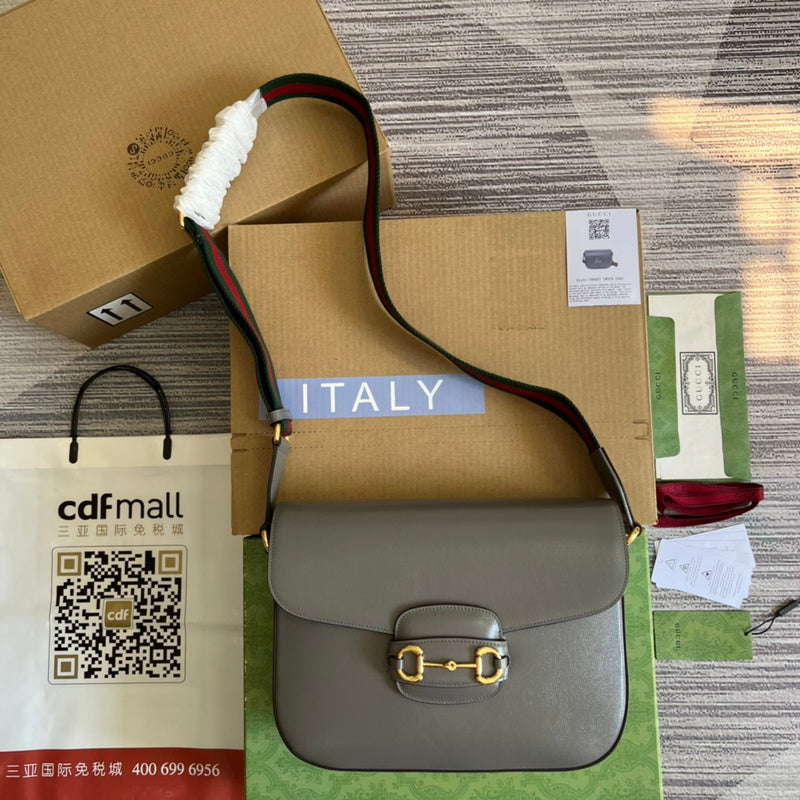 Side profile of everyday-luxe chic women's handbag – women's designer-style accessory