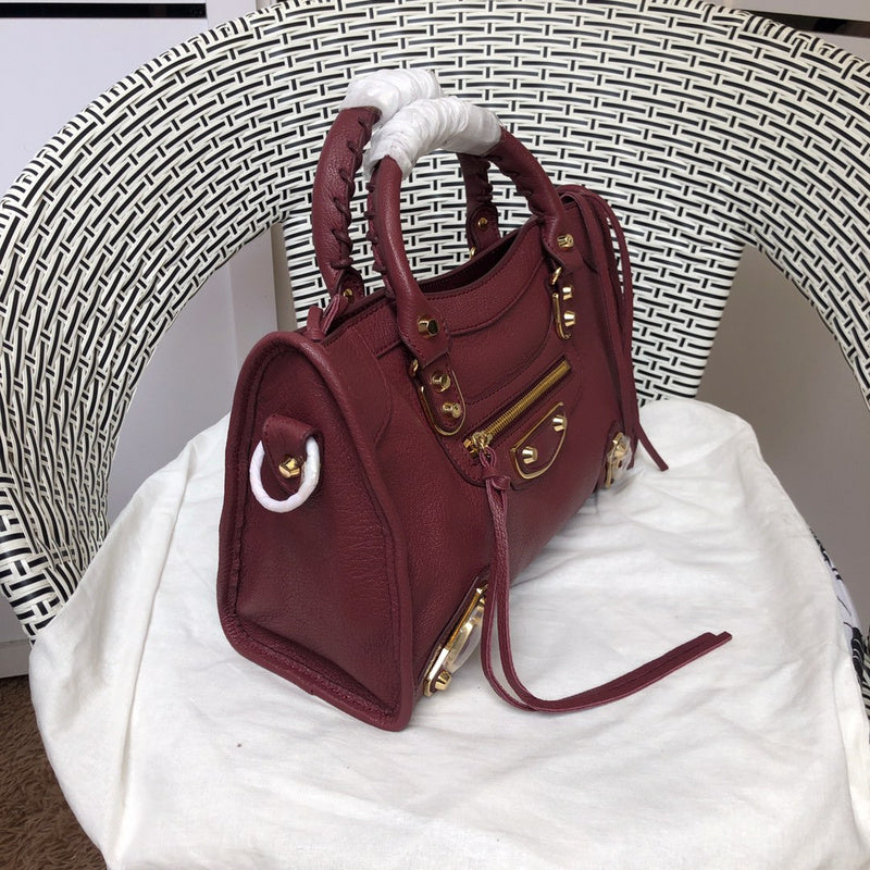 Handle and strap detail of premium chic women's handbag – women's designer-style accessory