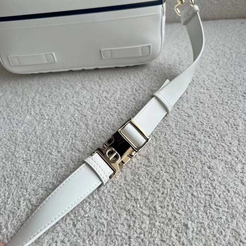 Close-up detail of sleek everyday-luxe women's handbag – women's designer-style accessory